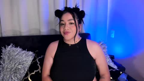 Victoria Serna  online show from March 8, 2025, 6:47 pm