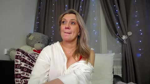 Snapshot of victoria50 chatting on December 18, 2024, 8:14 pm victoria50 online show from December 18, 2024, 8:14 pm