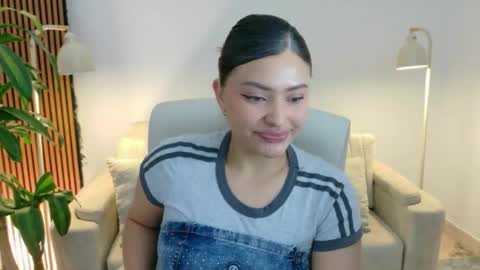 Snapshot of victoria___moon chatting on June 4, 2026, 2:12 pm victoria online show from June 4, 2026, 2:12 pm