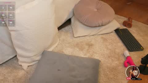 Snapshot of victoria__rossi chatting on February 28, 2025, 4:20 pm online show from February 28, 2025, 4:20 pm