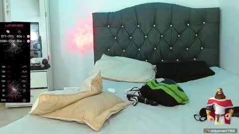 Snapshot of victoria_alien chatting on January 27, 2025, 7:24 pm Victoria independent model online show from January 27, 2025, 7:24 pm