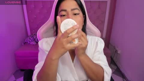 victoria_b_ online show from September 14, 2025, 12:37 pm