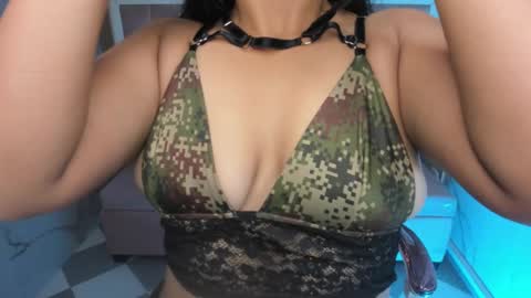 victoria_b_ online show from September 28, 2025, 12:43 pm