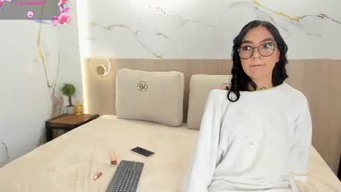  Victoria H  online show from June 8, 2026, 5:02 pm