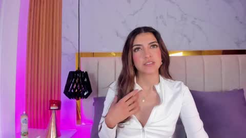  Victoria Lozano  online show from February 25, 2025, 1:06 pm