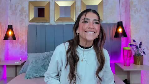  Victoria Lozano  online show from February 28, 2025, 12:42 pm