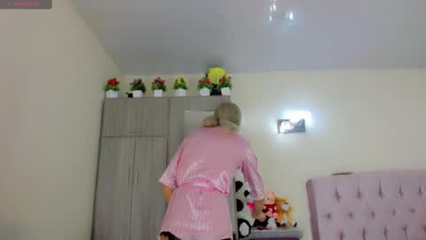 Snapshot of victoria_kastelo chatting on December 12, 2024, 7:26 pm Victoria online show from December 12, 2024, 7:26 pm