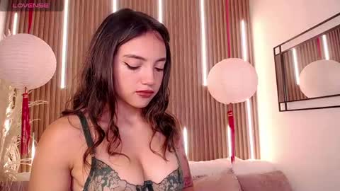 Snapshot of victoria_leiya chatting on July 17, 2026, 1:40 pm VICTORIA online show from July 17, 2026, 1:40 pm