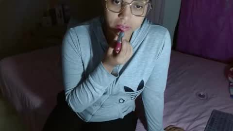 VICKY online show from May 15, 2026, 11:01 pm