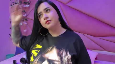 Snapshot of victoria_rossy_ chatting on October 6, 2025, 7:33 pm Victoria online show from October 6, 2025, 7:33 pm