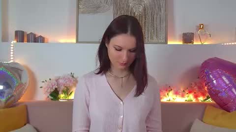 Victoria online show from February 15, 2025, 6:23 am