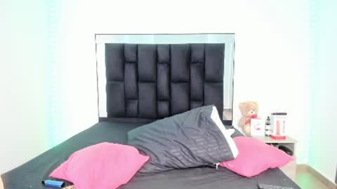 Snapshot of victoriacolin chatting on February 25, 2025, 3:05 pm VICTORIA online show from February 25, 2025, 3:05 pm