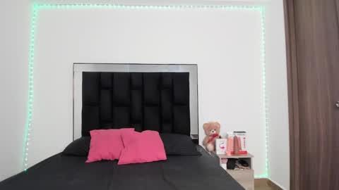 Snapshot of victoriacolin chatting on February 27, 2025, 12:34 pm VICTORIA online show from February 27, 2025, 12:34 pm