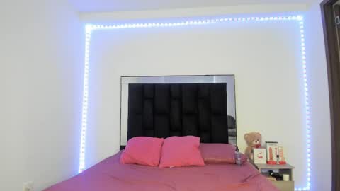 Snapshot of victoriacolin chatting on March 7, 2025, 12:01 pm VICTORIA online show from March 7, 2025, 12:01 pm