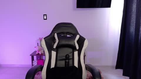 Snapshot of victoriahot_23 chatting on October 26, 2025, 6:58 pm Kim 3 online show from October 26, 2025, 6:58 pm