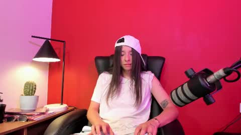 victoriazaenz online show from July 14, 2026, 9:20 pm