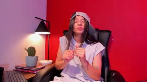 victoriazaenz online show from July 24, 2026, 2:53 am