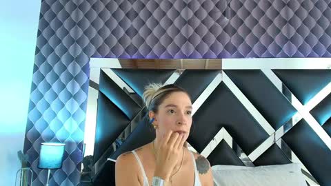 victtoria lee online show from February 22, 2025, 12:16 am