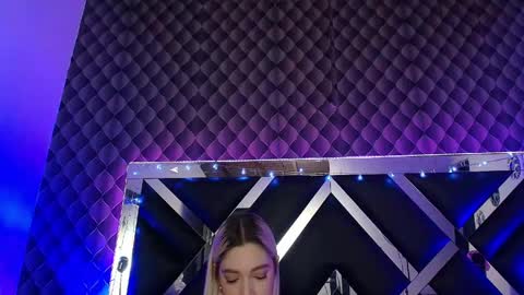 victtoria lee online show from May 9, 2026, 1:00 am