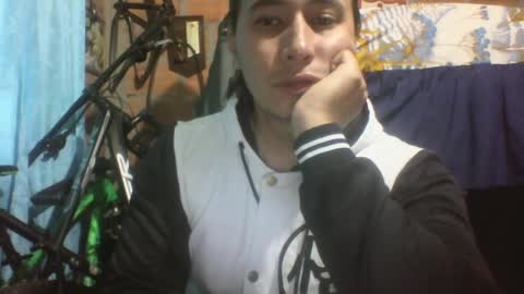 Snapshot of viernes1010 chatting on January 18, 2025, 12:36 pm viernes1010 online show from January 18, 2025, 12:36 pm