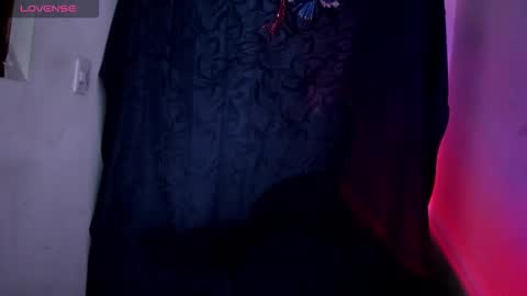 viioleett_cum online show from November 18, 2025, 4:44 pm