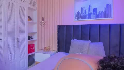 Viiolett online show from January 5, 2025, 8:31 pm