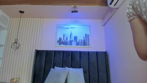 Viiolett online show from March 4, 2025, 7:43 pm