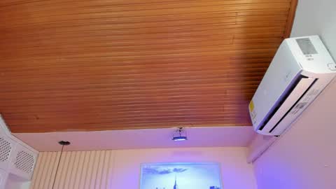 Viiolett online show from November 13, 2025, 8:08 pm