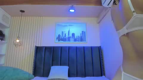 Viiolett online show from March 17, 2026, 8:45 pm