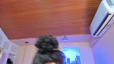 Viiolett online show from April 11, 2026, 7:40 pm