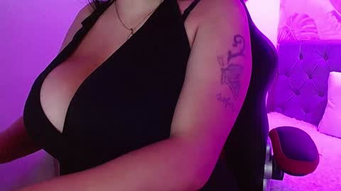 Snapshot of viiolleta chatting on February 3, 2025, 12:36 pm viioleta online show from February 3, 2025, 12:36 pm