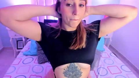 Snapshot of viiooleet chatting on October 3, 2025, 12:35 pm Violet online show from October 3, 2025, 12:35 pm