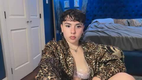 Snapshot of viiperthevixen chatting on July 15, 2026, 11:32 pm viipertheviixen online show from July 15, 2026, 11:32 pm