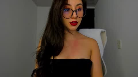 viithoney online show from November 18, 2025, 10:25 pm