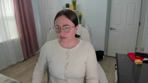 Ukrainian-woman online show from February 3, 2025, 4:52 pm