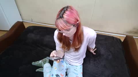 Snapshot of vika_sirnik chatting on September 19, 2025, 3:13 pm Lizochka1337 online show from September 19, 2025, 3:13 pm