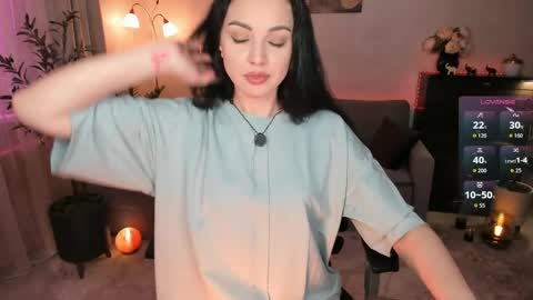 Snapshot of vikibellson chatting on May 17, 2026, 7:21 pm Viki Bellson online show from May 17, 2026, 7:21 pm