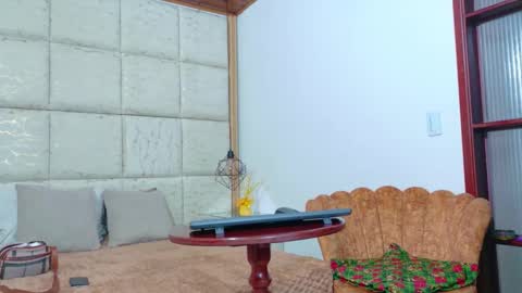 vikiTomson online show from September 16, 2025, 12:50 pm