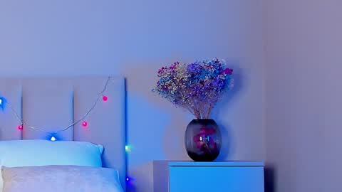 VIKKI online show from January 3, 2025, 7:18 pm