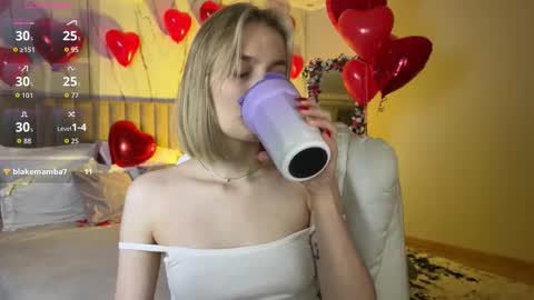 Snapshot of vikky_moon chatting on February 21, 2026, 12:44 am Vikky online show from February 21, 2026, 12:44 am