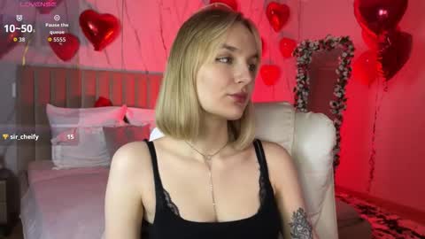 Snapshot of vikky_moon chatting on February 26, 2026, 12:53 am Vikky online show from February 26, 2026, 12:53 am