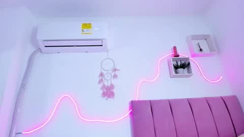 victoria online show from November 25, 2025, 3:12 pm