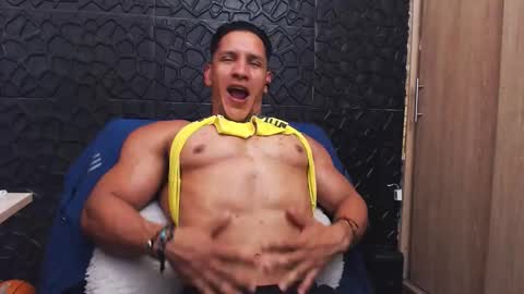 Viktor Herrera online show from October 28, 2025, 5:04 pm