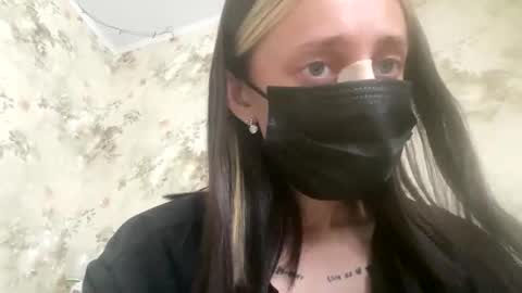 Snapshot of viktoria9898 chatting on April 27, 2026, 12:25 pm Sweett online show from April 27, 2026, 12:25 pm
