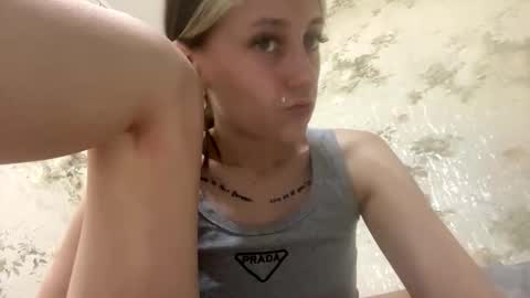 Snapshot of viktoria9898 chatting on May 25, 2026, 11:11 pm Sweett online show from May 25, 2026, 11:11 pm