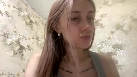 Snapshot of viktoria9898 chatting on May 27, 2026, 11:24 pm Sweett online show from May 27, 2026, 11:24 pm