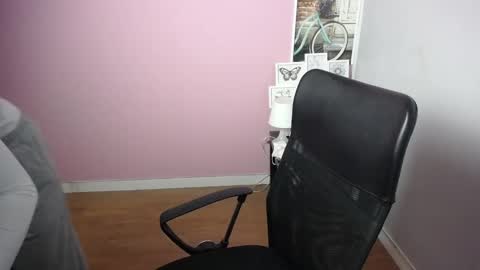 Snapshot of viktoria_lovely chatting on December 20, 2024, 5:25 am viktoria_lovely online show from December 20, 2024, 5:25 am