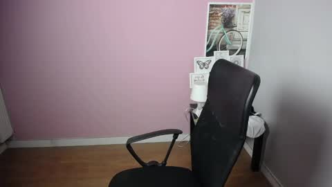 Snapshot of viktoria_lovely chatting on December 23, 2024, 5:17 am viktoria_lovely online show from December 23, 2024, 5:17 am