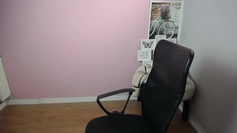 Snapshot of viktoria_lovely chatting on February 11, 2025, 12:48 pm viktoria_lovely online show from February 11, 2025, 12:48 pm