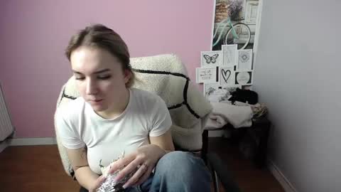 Snapshot of viktoria_lovely chatting on February 18, 2025, 9:10 am viktoria_lovely online show from February 18, 2025, 9:10 am